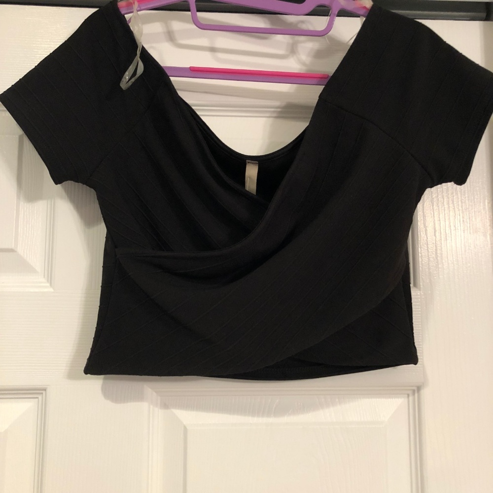 NWT! Black criss cross crop top